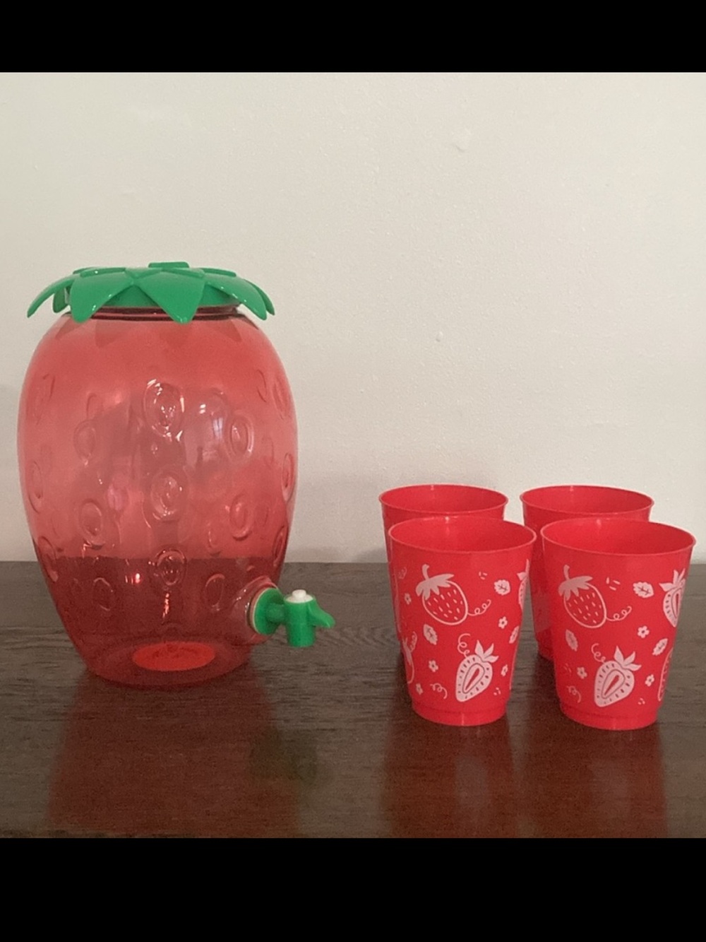 NWT-Strawberry Shaped Cold Beverage Dispenser Set & 4 Matching Strawberry 🍓 Cups